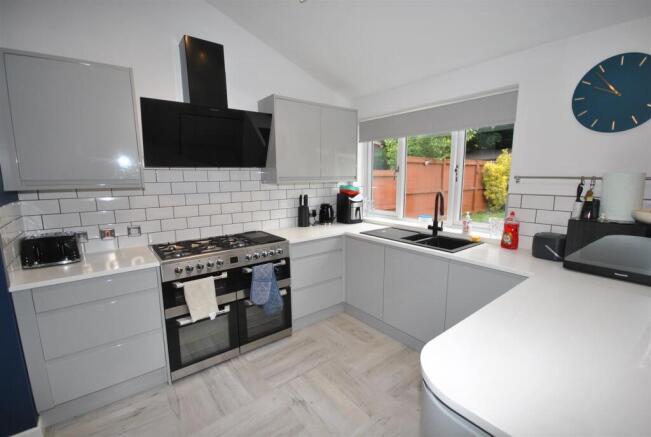 OPEN PLAN KITCHEN/DINING/FAMILY ROOM