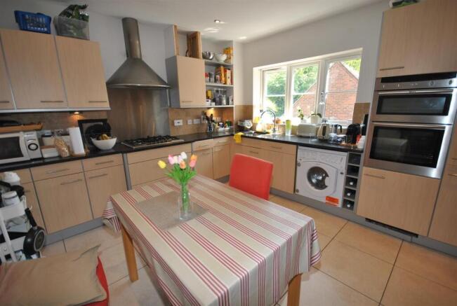 KITCHEN/BREAKFAST ROOM