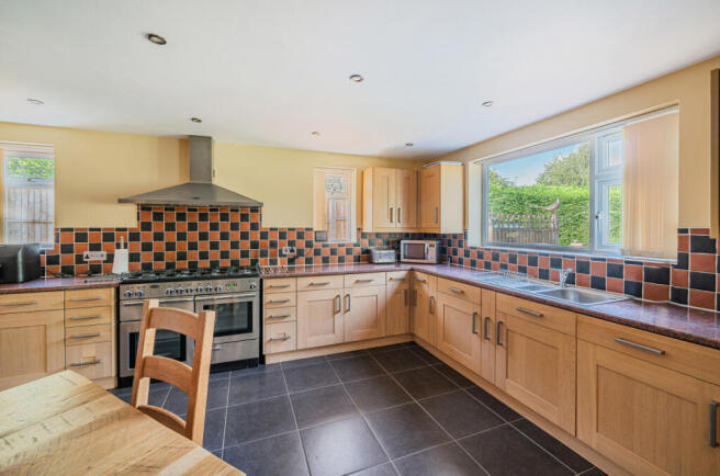 1353583-4-68c44f3...