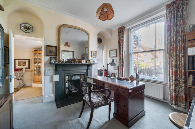 1395693-7-696a2c8...