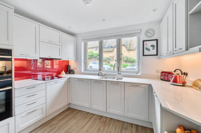 1305865-8-684af16...