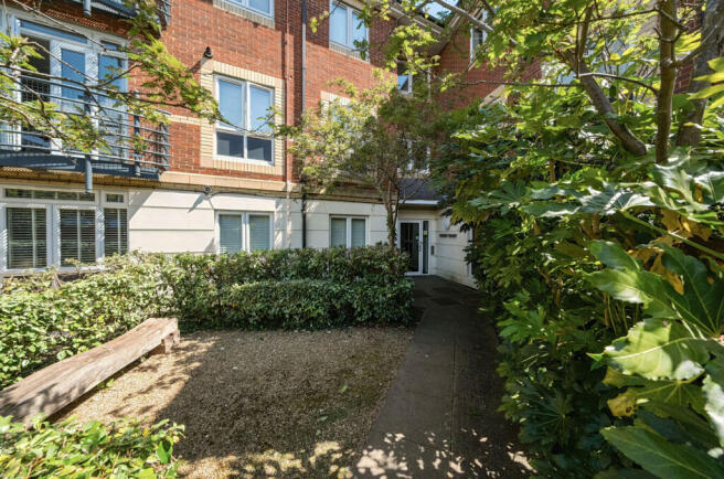 15-681e41f450b9f-...