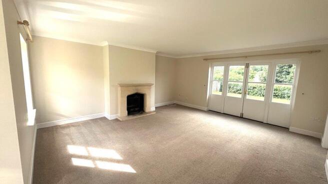 34 Colesbourne - Sitting Room.jpg