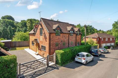 St. Christophers Road, Haslemere, GU27