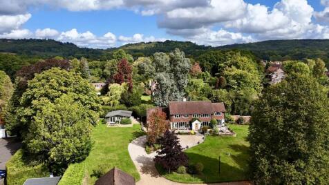 Midhurst Road, Fernhurst, GU27