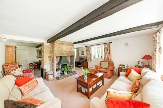 OPEN-PLAN LIVING DINING ROOM