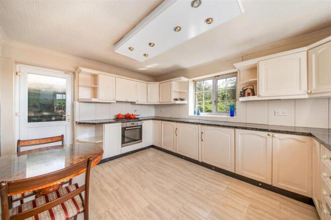 OPEN-PLAN DINING KITCHEN