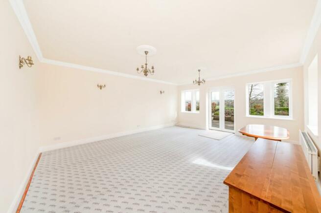 OPEN-PLAN LIVING DINING ROOM