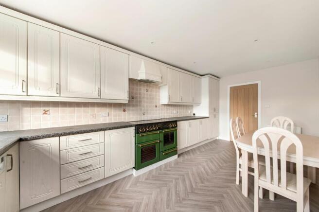 OPEN-PLAN DINING KITCHEN