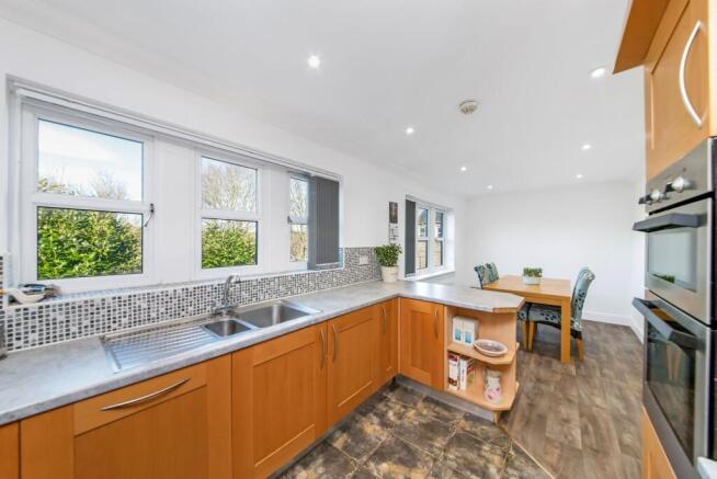 OPEN-PLAN DINING KITCHEN