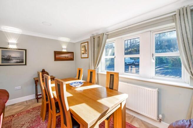OPEN-PLAN LIVING DINING ROOM