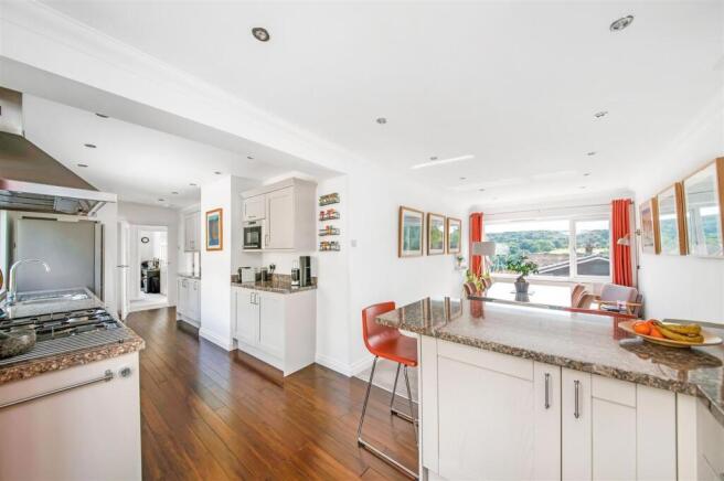 OPEN-PLAN DINING KITCHEN