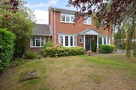 Woodstock Close, Cranleigh, GU6
