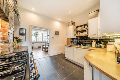 Rathcoole Gardens, London, N8