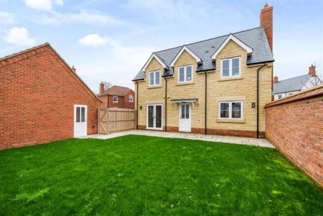 Garden / Rear