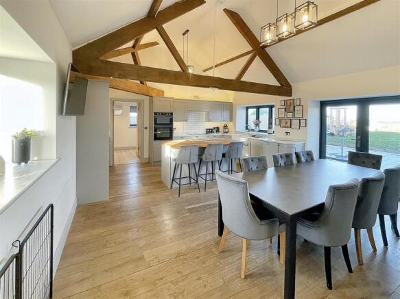 Kitchen/Dining room