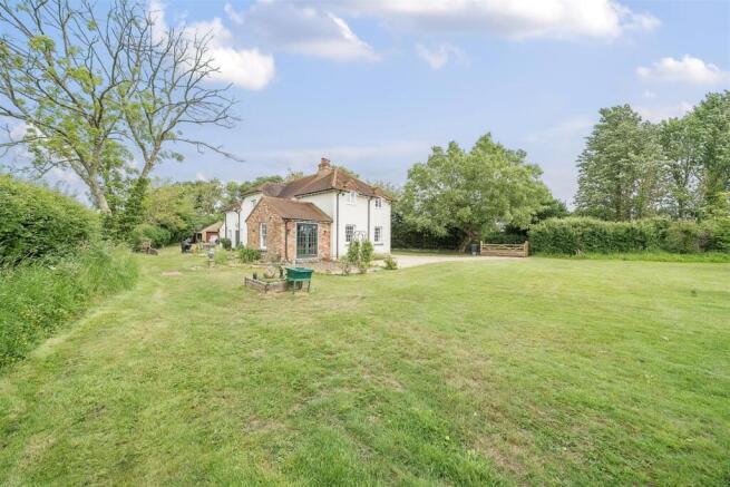 Garden to House