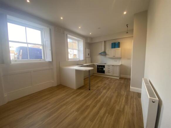 Open plan kitchen/lounge