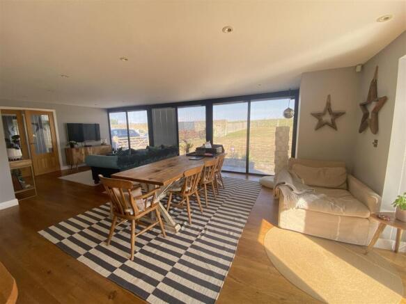 Dining room to lounging area