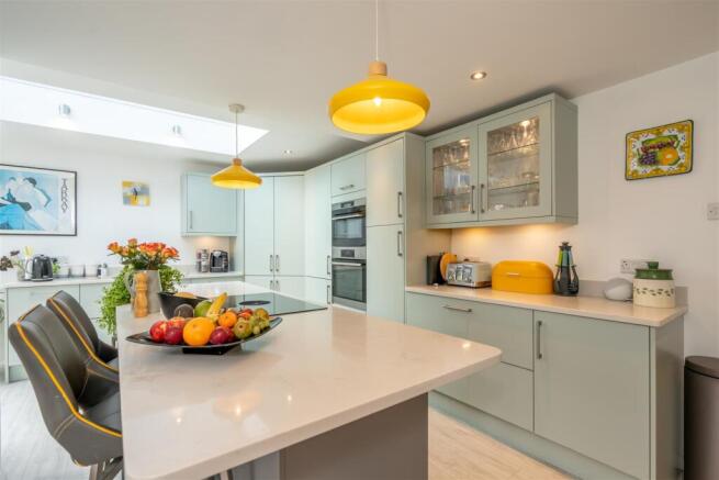Kitchen Breakfast Room (2).jpg