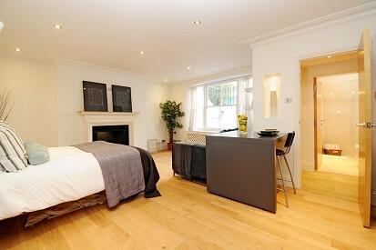 Studio Room (shot 2)