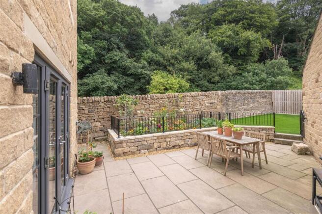 11 - 6 North Light Place BD22 8FD.jpg