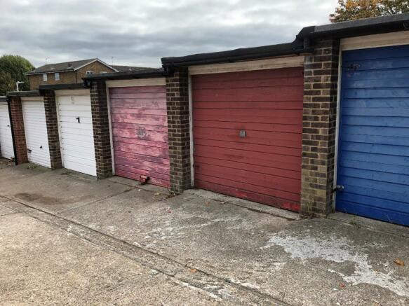 Garage To Rent In Apsledene Gravesend Kent Da12 Da12