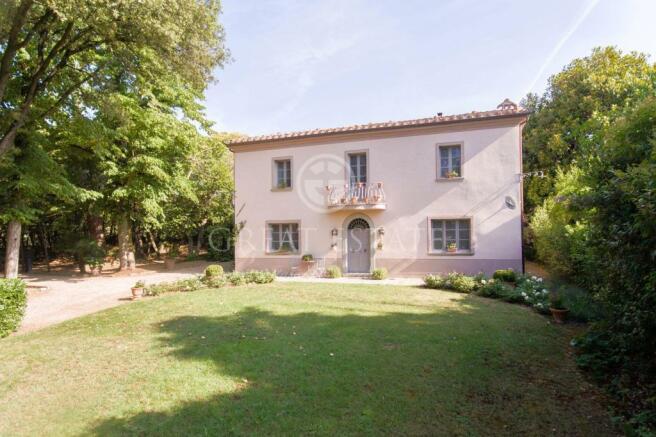 5 bedroom farm house for sale in Tuscany Arezzo Foiano della