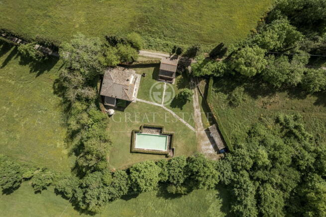 5 bedroom farm house for sale in Tuscany Arezzo Civitella in Val