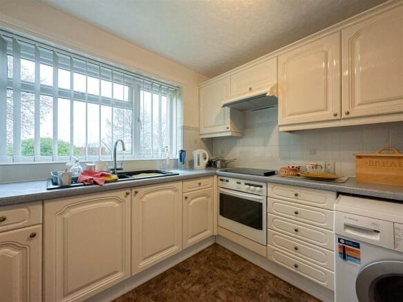 Kitchen 1.jpg