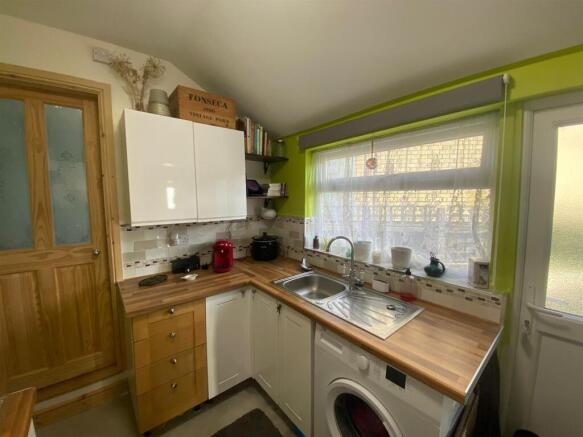 Kitchen: