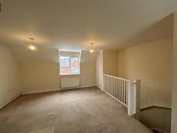 KITCHEN/SITTING ROOM: