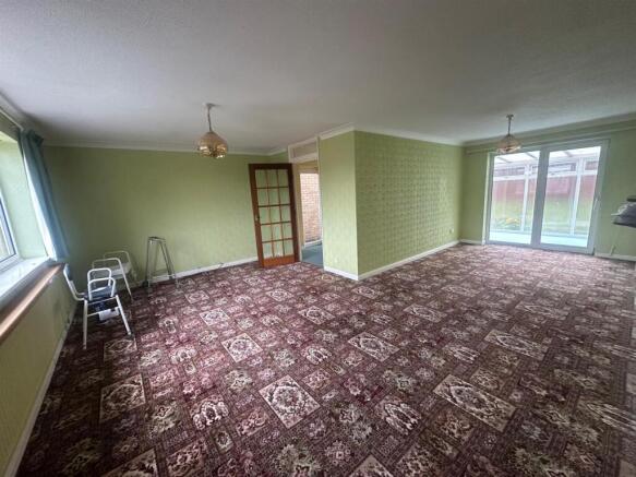Sitting Room/Dining Room