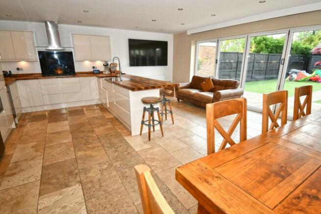 Kitchen/Dining Area