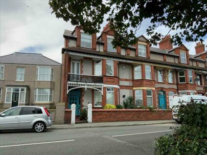 Holyhead - 5 bedroom end of terrace house for sale