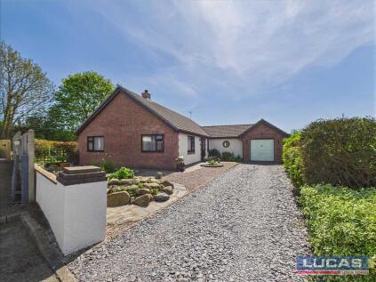 Cae Lleiniau, Dwyran