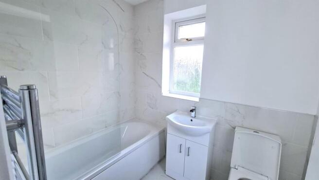 Bathroom - 20220416_192448 (Copy).jpg