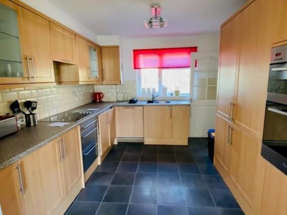 kitchen 2.jpg