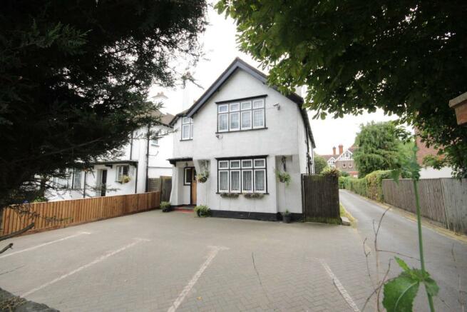 4 Bedroom Detached House For Sale In Bath Road Taplow Maidenhead