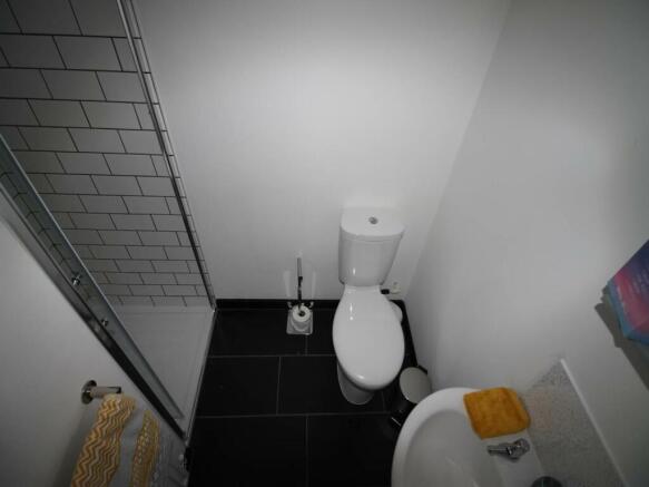 Bed 1 en-suite