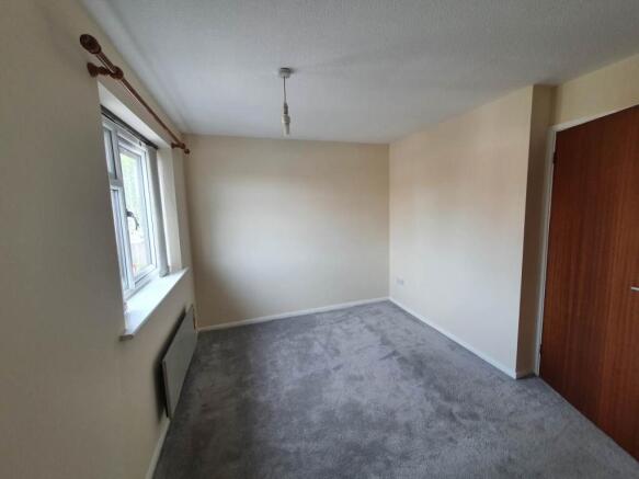 Front bedroom - 2