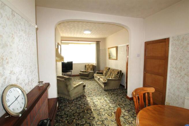 LOUNGE/DINING ROOM