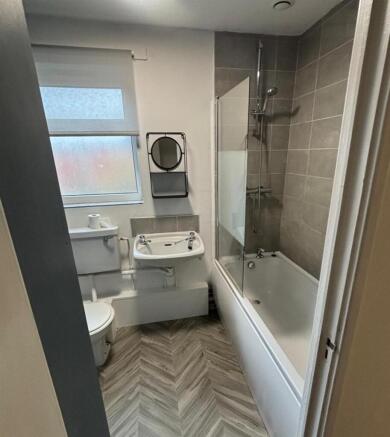 Bathroom pic.jpg