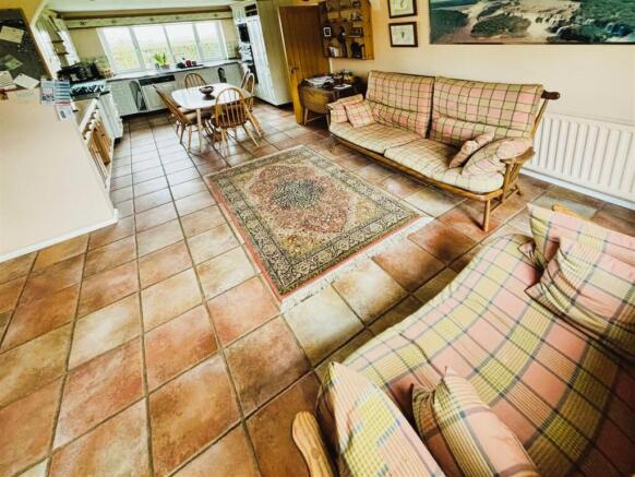 Kitchen...jpg