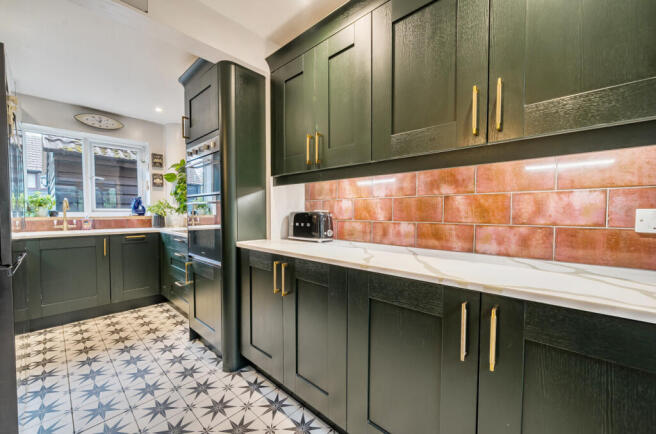 1368590-9-68ef98c...