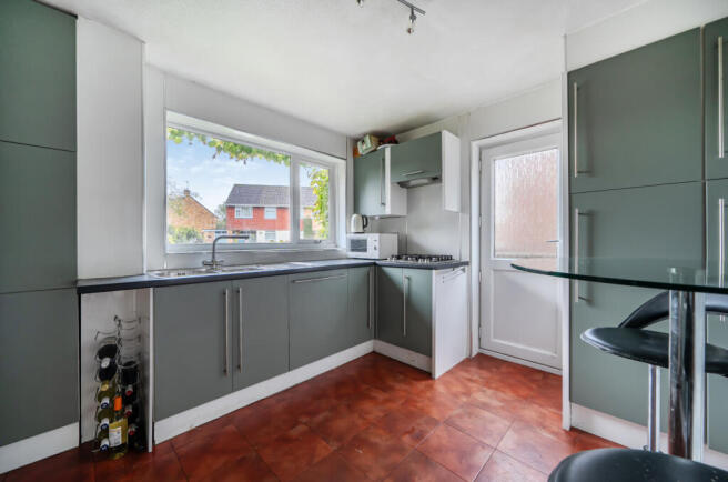 1371206-7-68f63c5...