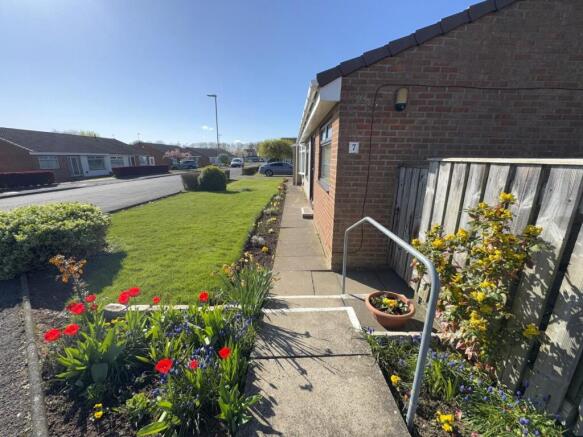 FRONT GARDEN