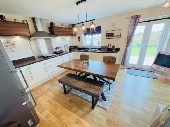 KITCHEN/DINER