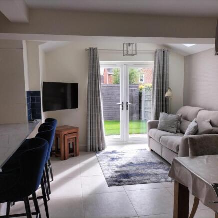 KITCHEN/DINER/FAMILY ROOM