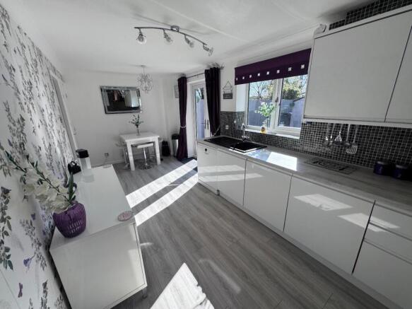 Kitchen/ Dining Room